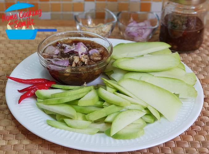Nam Pla Wan: Irresistible Healthy Snack with Spicy, Sweet Shrimp Paste and Chok Anan Mangoes