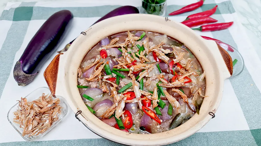 Braised Clay Pot Eggplants with Minced Pork