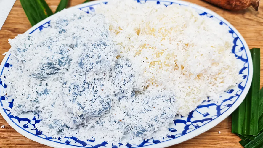 Steamed Cassava Cake with Grated Coconut